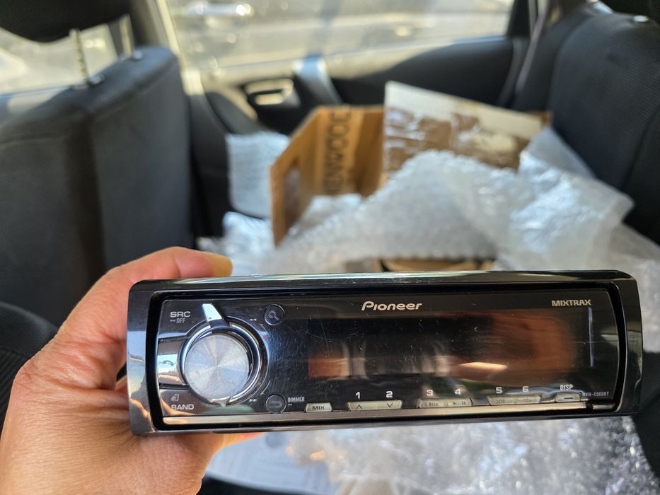 Продавам Pioneer mvh-x560bt