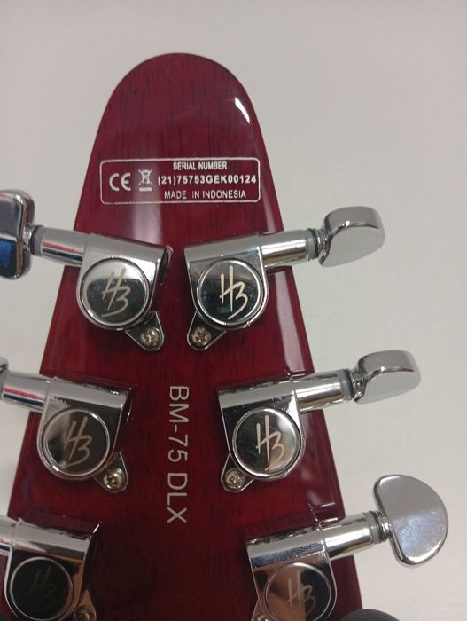 Vand chitara Harley Benton BM 75 deluxe  că noua(folosita ocazional 2 luni)