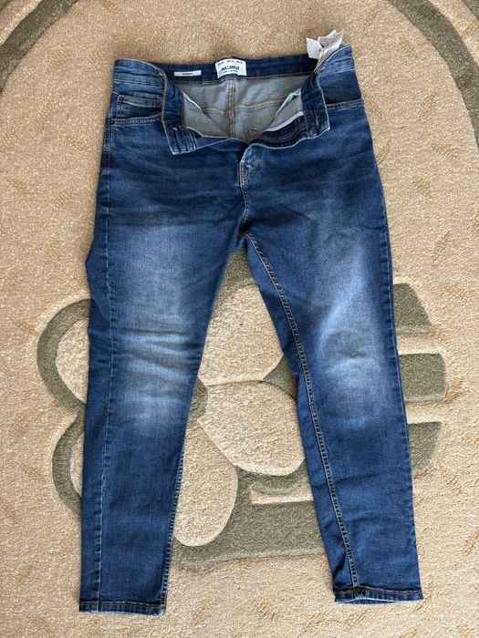 Blugi carrot Pull&Bear numar. 44