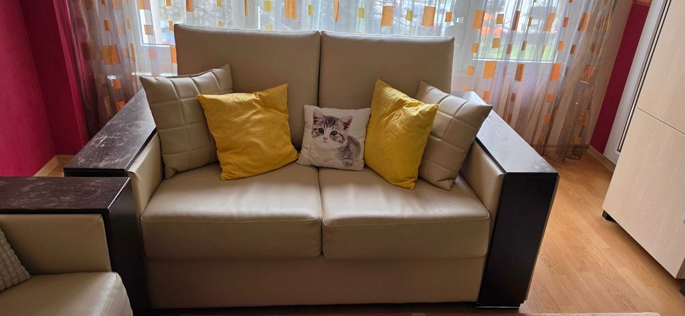 Диван + маса/ хол +перде и килим/ подарък