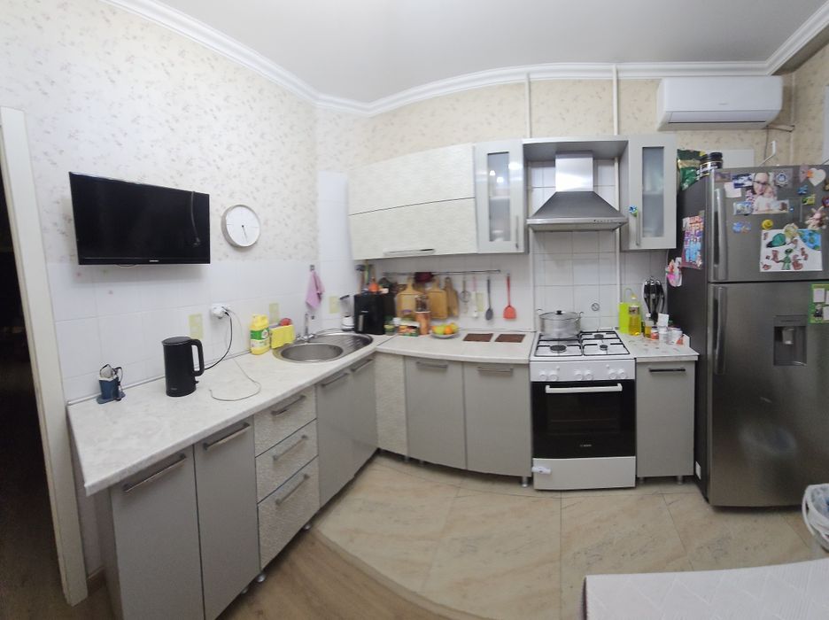 Продам  кухню угловую