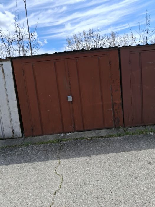 Продавам гараж,  ламаринен,  в добро състояние
