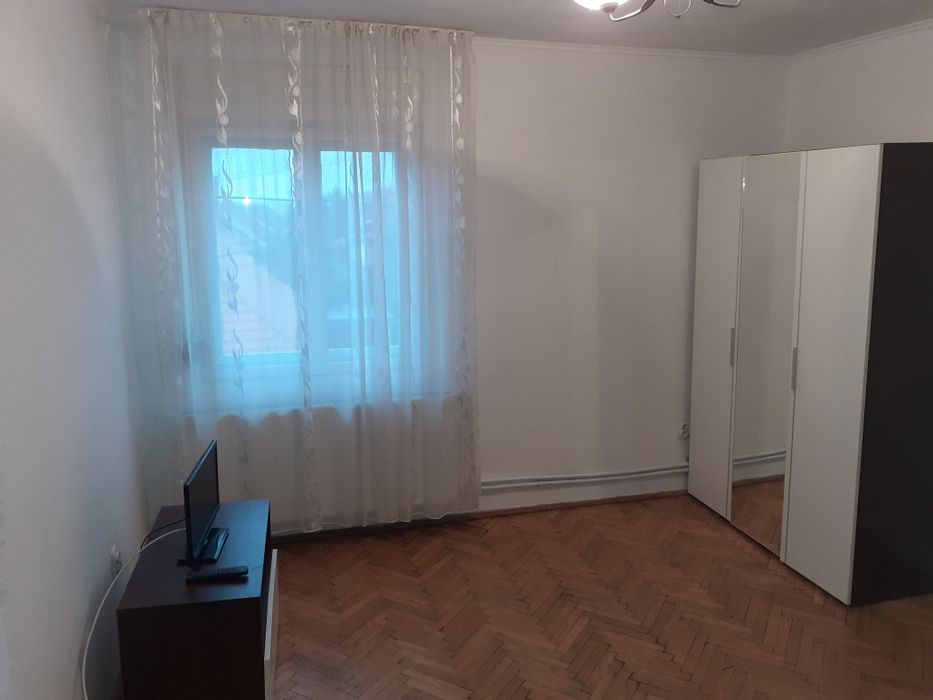 Apartamnet la caaa de inchiriat