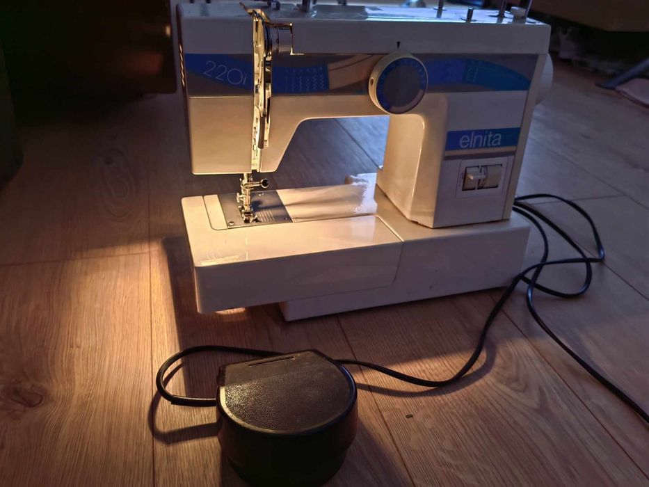 Шевна машина ELNITA/ELNA 220I
