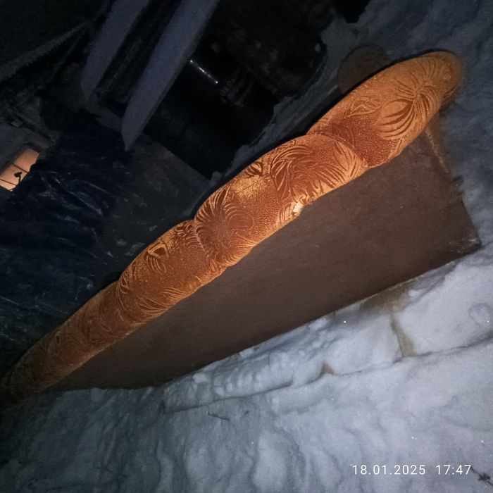 Диван раскладной и кресло.