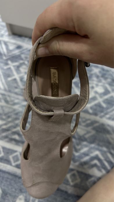 Продам б/у туфли 37 размера