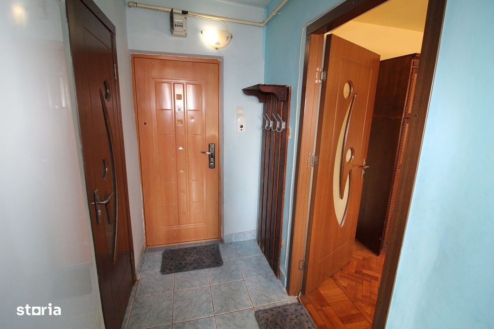 Vând apartament cu 2 camere în Hunedoara, Central-Bd.Corvin, 46mp...