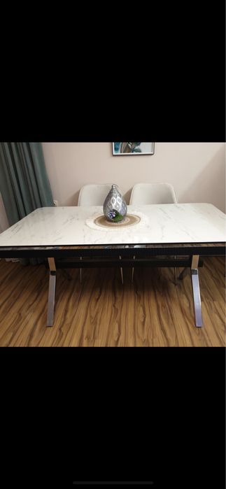 Трапезна маса бяла