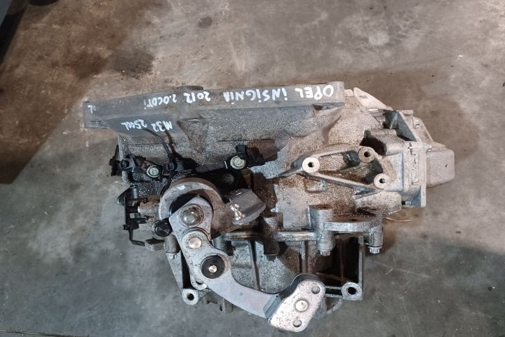 CUTIE DE VITEZE COD M32 Opel Insignia A