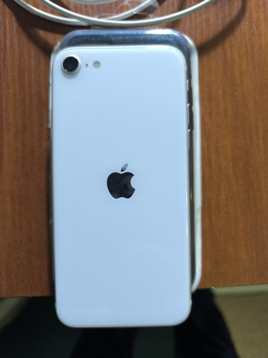 Продам iPhone SE