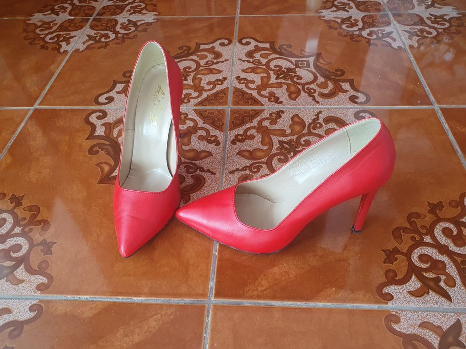 Vând pantofi din piele