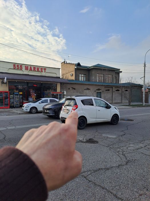 Куча юзасидан 1,6 сотих уй сотилади, тижорат ёки бизнес учун. Олмазор