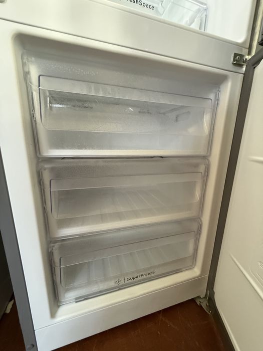 Продается холодильник Indesit  No Frost 330л /185см