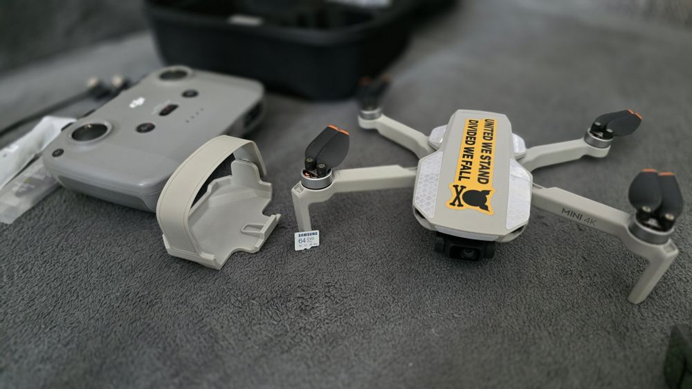 Dji mini 4k cu 2  Baterii,  geanta, card , pachet complet