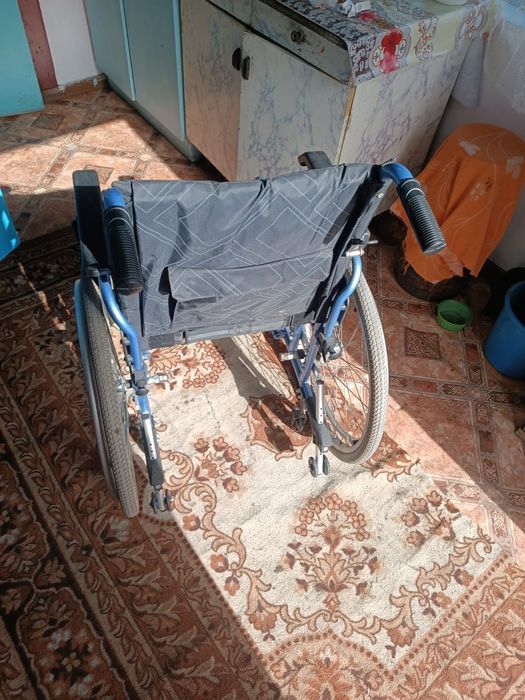 Продам инвалидную коляску