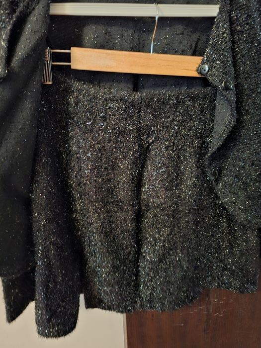 Пола и сако с блестящ ефект