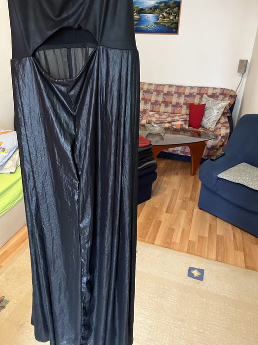 Дълга рокля с отвор от дясно