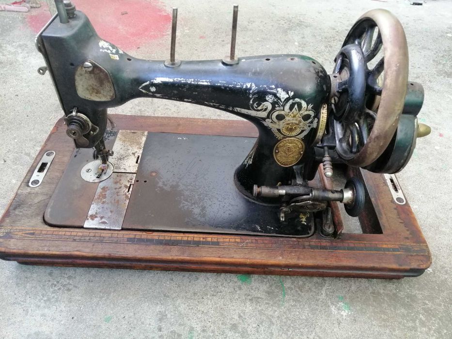Стара немска ръчна шевна машина