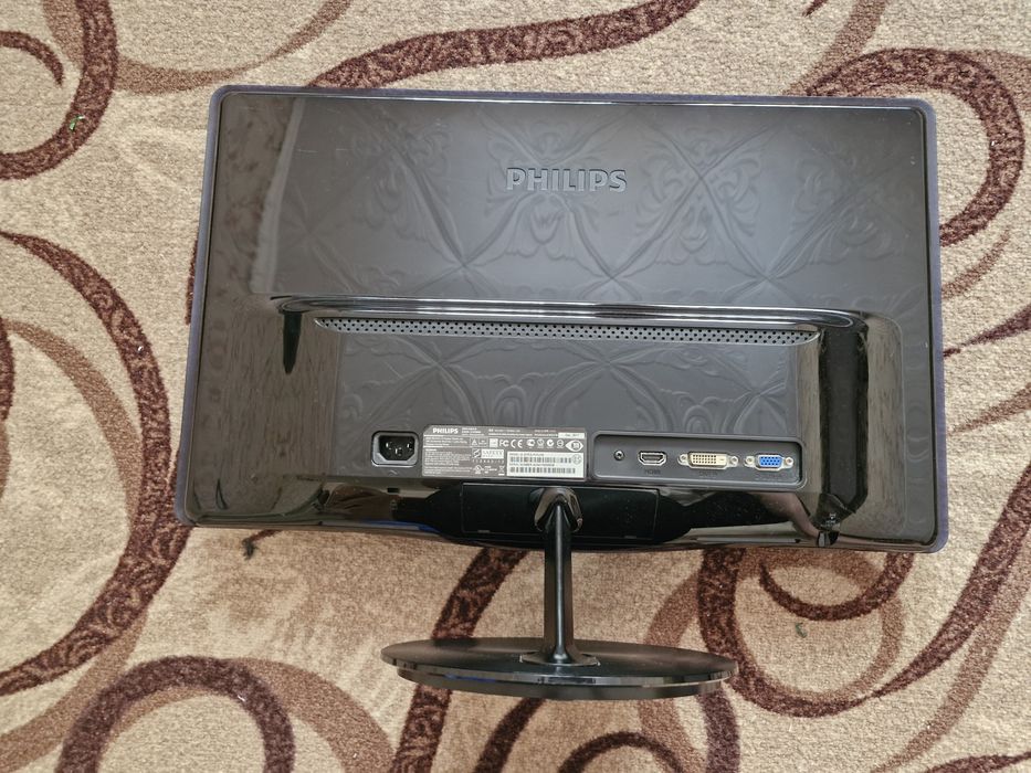 Монитор Philips 21.5 диагональ (1920×1080)