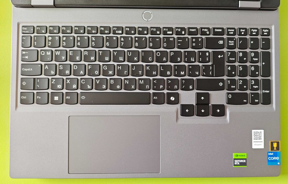 Продавам Геймърски Лаптоп Lenovo LOQ 15IAX9/i5-12450HX/RTX3050 6GB/64GB RAM/1.5TB NVMe/IPS 144Hz/Още е в Гаранция