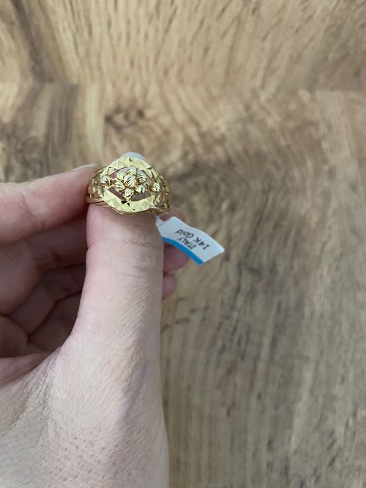 Продам новое кольцо золотой