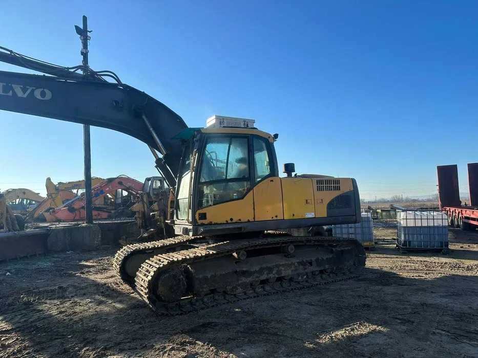 Dezmembrez excavator Volvo EC210 CL - piese de schimb Volvo