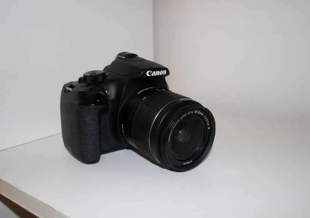 Canon EOS 1300D.