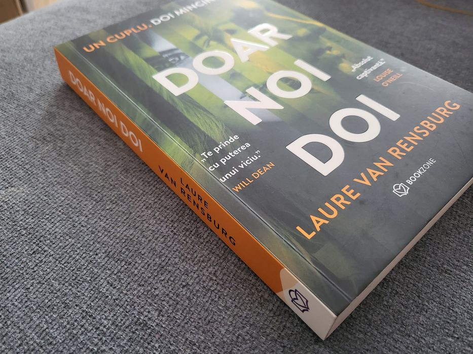 Carte "Doar noi doi" - Laure Van Rensburg