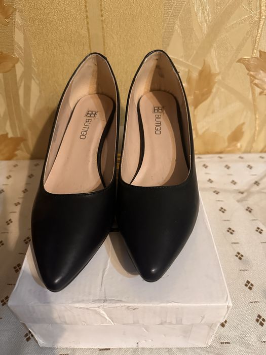 Туфли черные 35 размер.