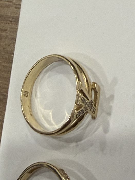 Продавам златни пръстени женски.Синджири и гривни.