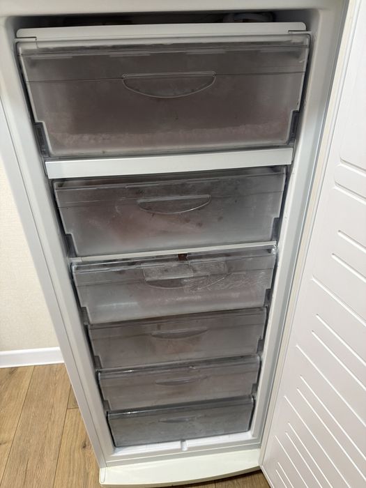 Продам морозильную камеру