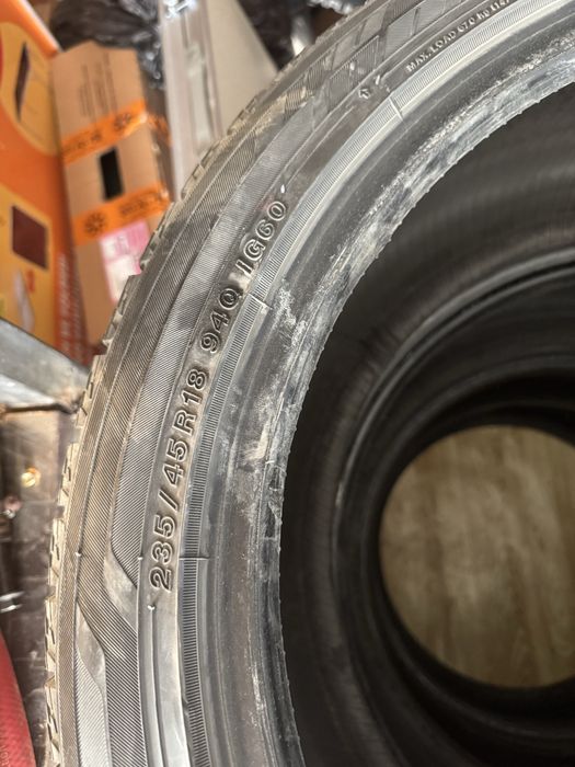 Продам шины 235/45/18