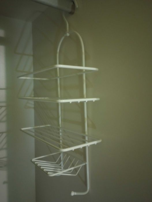 Етажерка за баня с кукичка