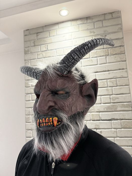 Кукерски маски  гумени маски