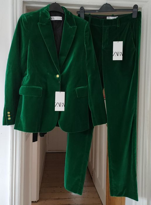 Costum catifea Zara Limited edition