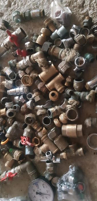 Robineți  și  piese pt.instalati sanitare