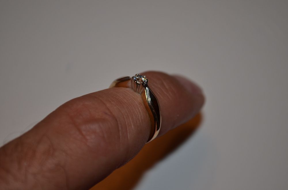 INEL AUR galben si alb 18K + 1 Diamant = 0.20ct. - De logodna - 3.3g !