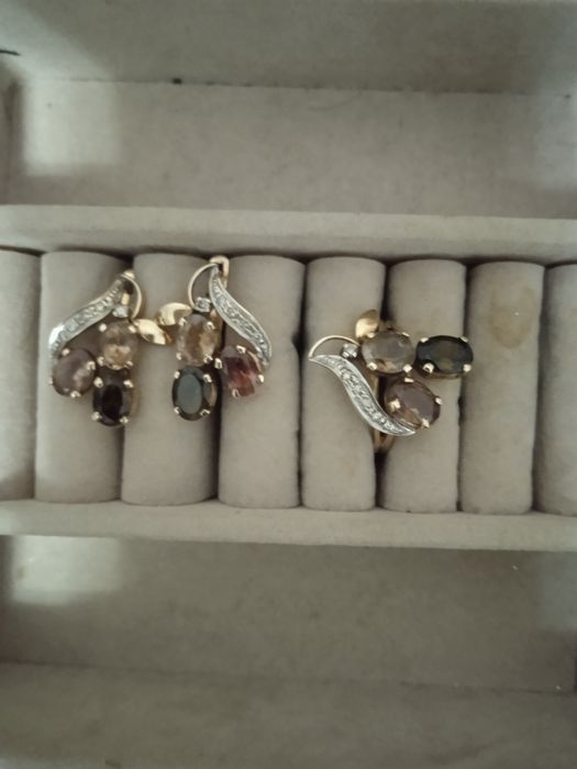 Продажа золотого набора с бриллиантами