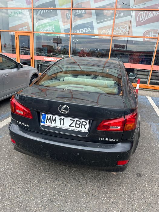 Lexus is 220D 2006. 177cp