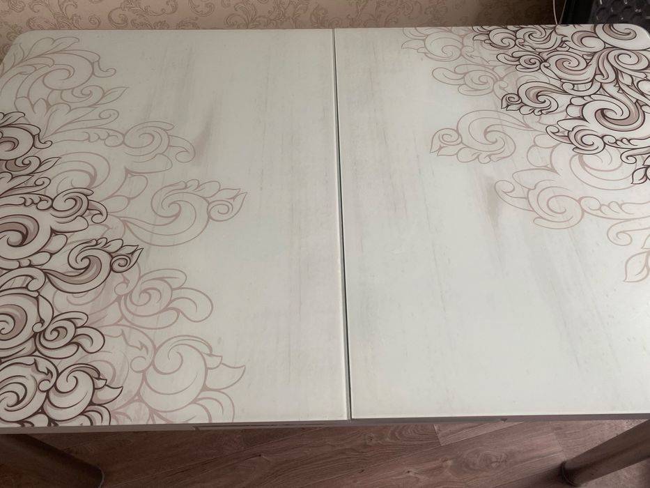 Стол и стулья