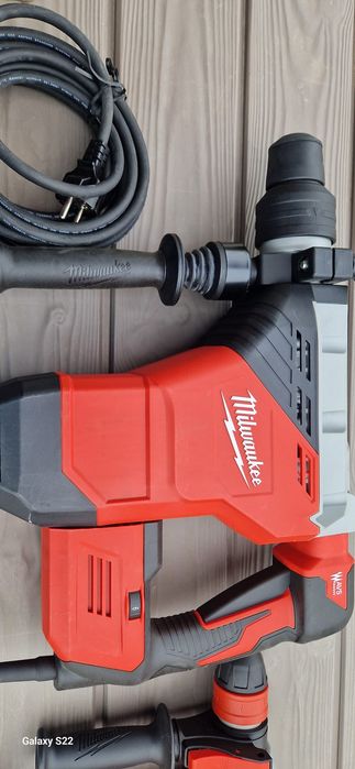 Milwaukee rotopercutor pe curent