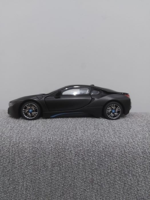 Игрушечная машина