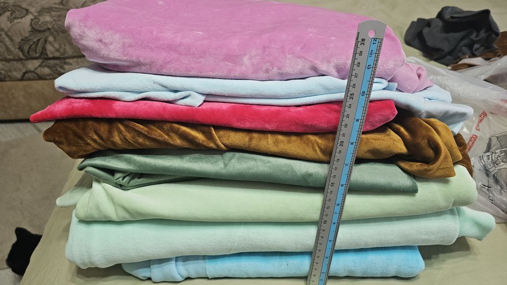 Ткани велюровые разнве отрезки