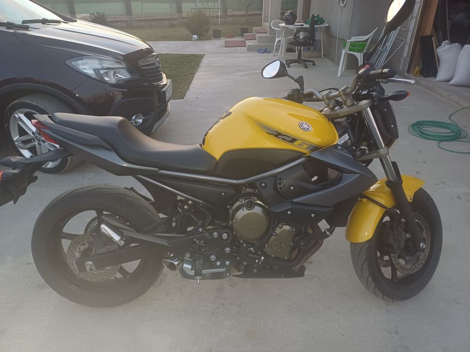 Motocicleta  yamaha  xj6