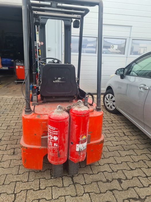 Stivuitor Electric cu stație de încărcare