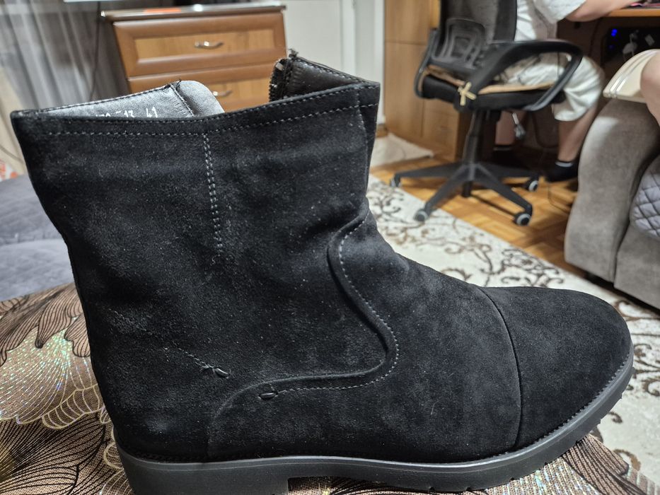 Продам ботинки мужские новые