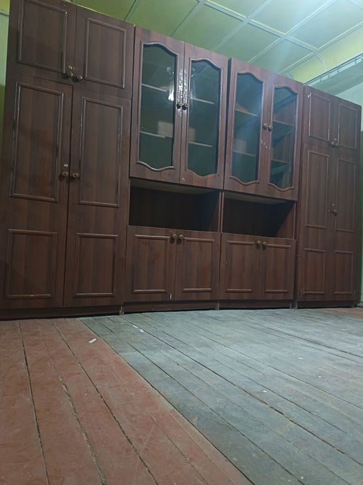 Stenka mebel sotiladi