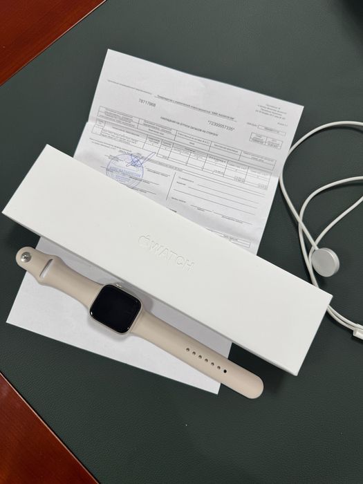 Продам Apple Watch Series 8, 45 мм в отличном состоянии.