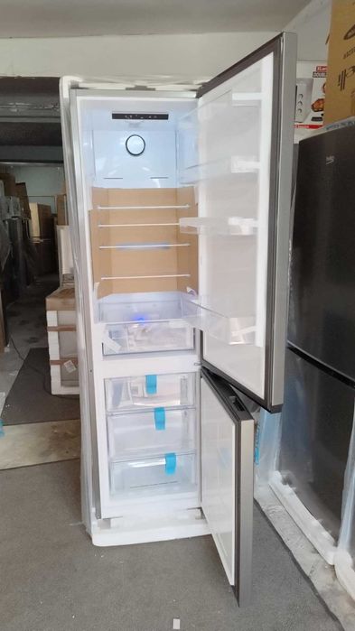 Koмбиниран Хладилник с фризер Beko-Беко 203.5 см AeroFlow™ 355 л