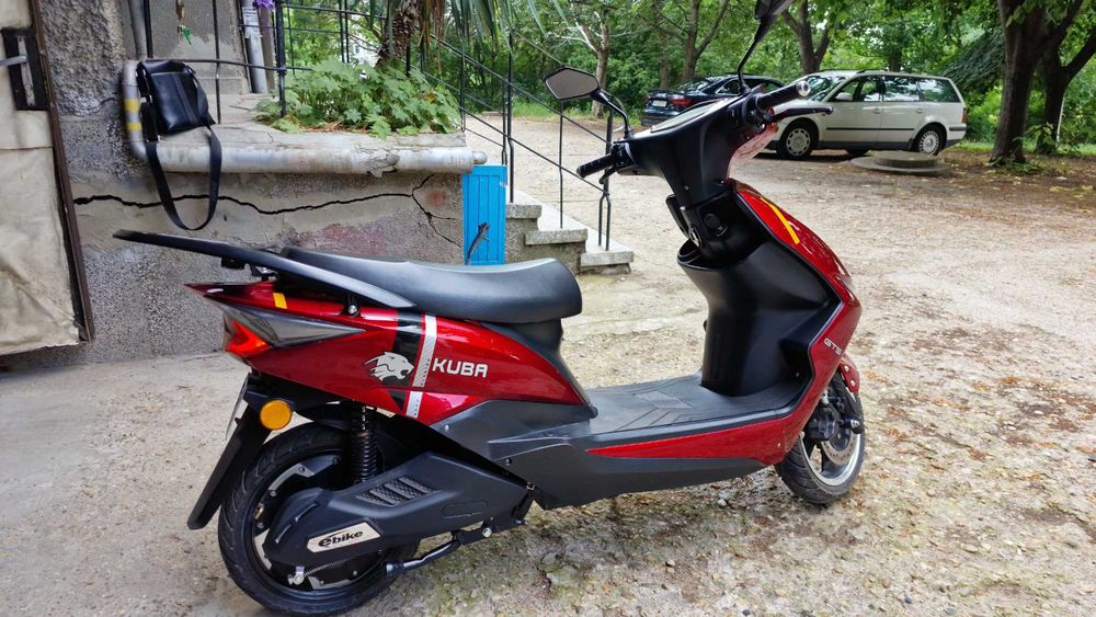 Електрически скутер червен  модел Kuba GT5  2000W  регистриран в КАТ.